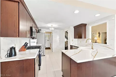 Kitchen - 843 Cedar Way, Boardman, OH 44512 photo 2 of 4