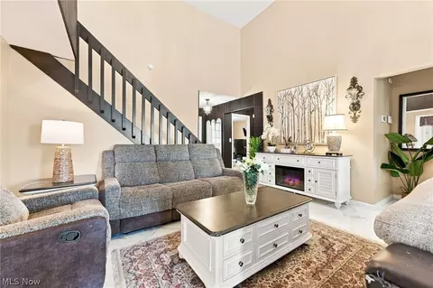 Living - 843 Cedar Way, Boardman, OH 44512 photo 4 of 5