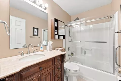 Bath - 843 Cedar Way, Boardman, OH 44512 photo 2 of 2