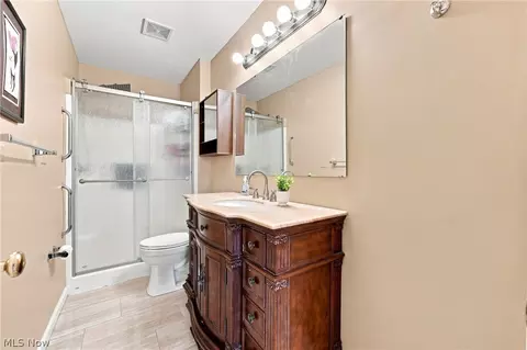 Bath - 843 Cedar Way, Boardman, OH 44512 photo 1 of 2