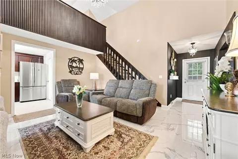 Entry Way - 843 Cedar Way, Boardman, OH 44512 photo 3 of 5