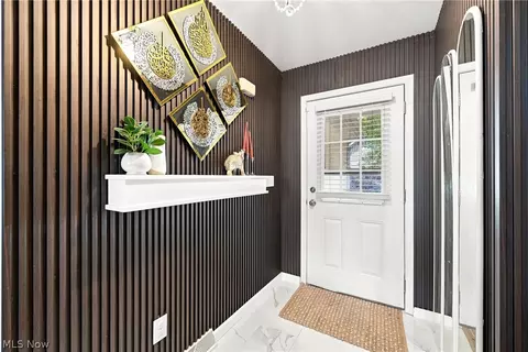 Entry Way - 843 Cedar Way, Boardman, OH 44512 photo 1 of 5