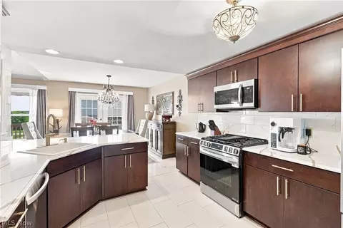 Kitchen - 843 Cedar Way, Boardman, OH 44512 photo 3 of 4