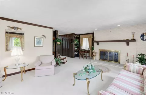 Living - 411 E Mohawk Dr, Malvern, OH 44644 photo 4 of 5