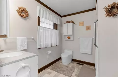 Bath - 411 E Mohawk Dr, Malvern, OH 44644 photo 1 of 5