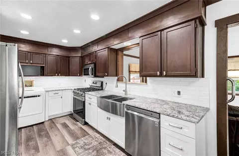 Kitchen - 411 E Mohawk Dr, Malvern, OH 44644 photo 6 of 6