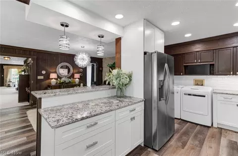 Kitchen - 411 E Mohawk Dr, Malvern, OH 44644 photo 4 of 6
