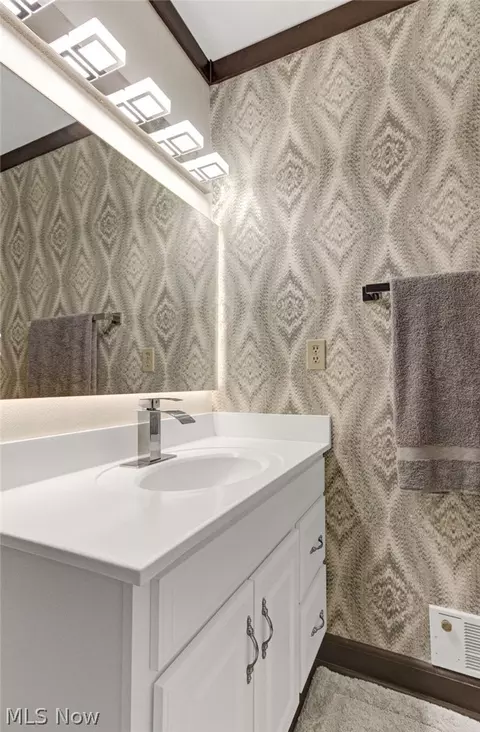 Bath - 411 E Mohawk Dr, Malvern, OH 44644 photo 4 of 5