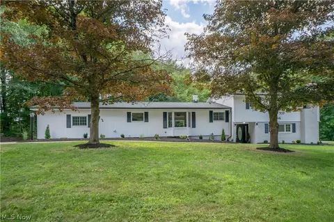 510 Lourdes Dr, Cuyahoga Falls, OH 44223