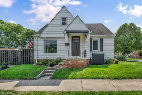 3945 W 210th St, Fairview Park, OH 44126