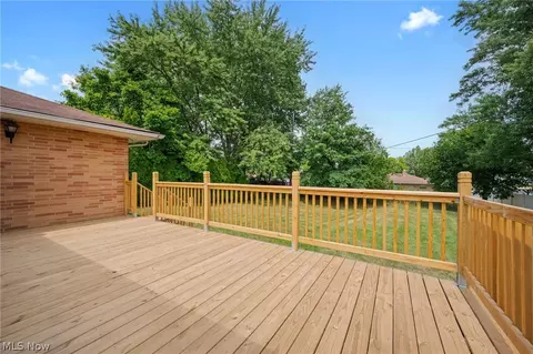 Exterior - 333 E Ridgewood Dr, Seven Hills, OH 44131 photo 1 of 3