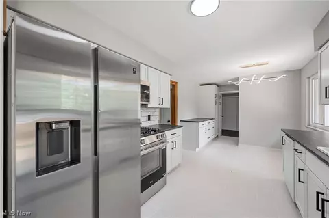 Kitchen - 333 E Ridgewood Dr, Seven Hills, OH 44131 photo 1 of 3