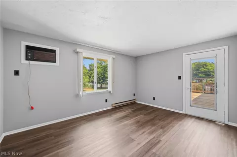 Living - 333 E Ridgewood Dr, Seven Hills, OH 44131 photo 3 of 3
