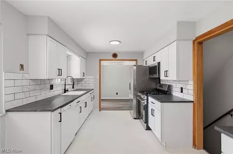 Kitchen - 333 E Ridgewood Dr, Seven Hills, OH 44131 photo 3 of 3