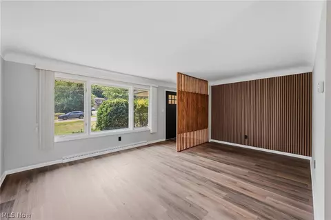 Living - 333 E Ridgewood Dr, Seven Hills, OH 44131 photo 1 of 3