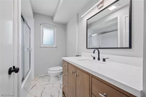 Bath - 333 E Ridgewood Dr, Seven Hills, OH 44131 photo 1 of 1