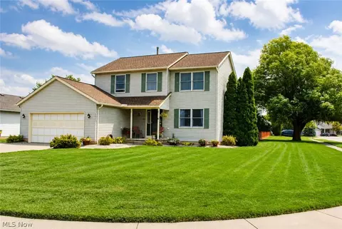5887 Boxwood Dr, Lorain, OH 44053