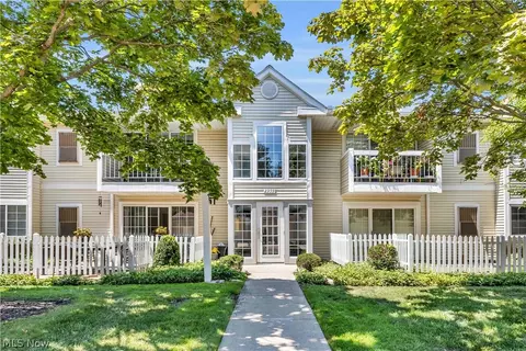 2999 S Bay Dr #F8, Westlake, OH 44145