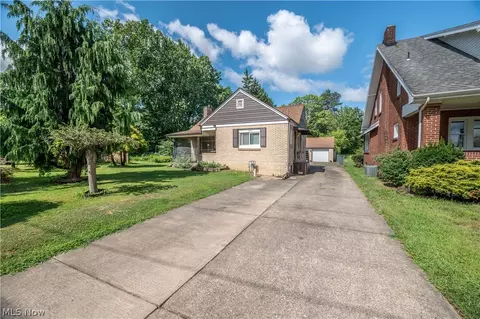 110 S Hazelwood Ave, Youngstown, OH 44509