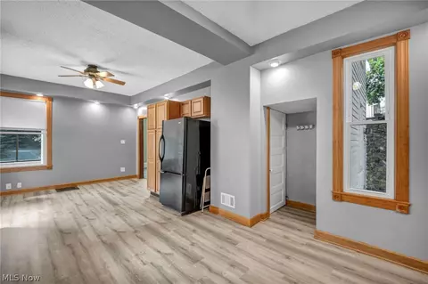 Entry Way - 175 E Walnut Ave, Painesville, OH 44077 photo 2 of 6