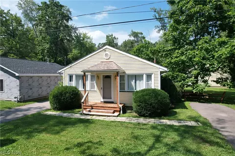 17448 Laurel Ave, Lake Milton, OH 44429