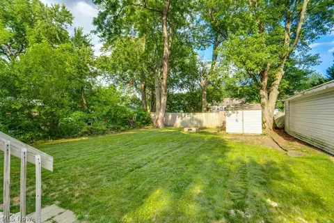 Exterior - 77 Devonshire Dr, Akron, OH 44312 photo 4 of 6