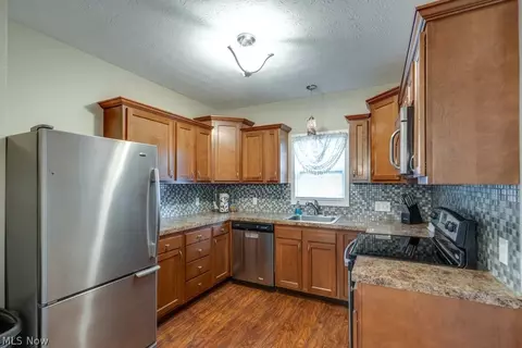 Kitchen - 77 Devonshire Dr, Akron, OH 44312 photo 1 of 4