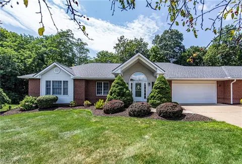 952 Rosemarie Cir, Wadsworth, OH 44281