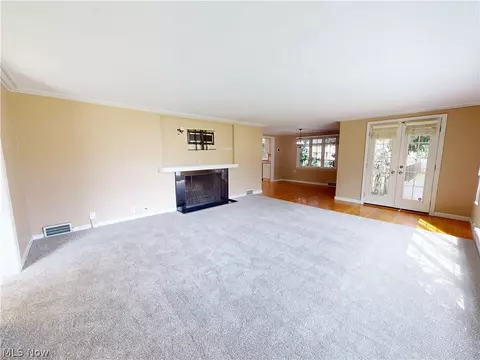 Living - 34 E 211th St, Euclid, OH 44123 photo 2 of 6