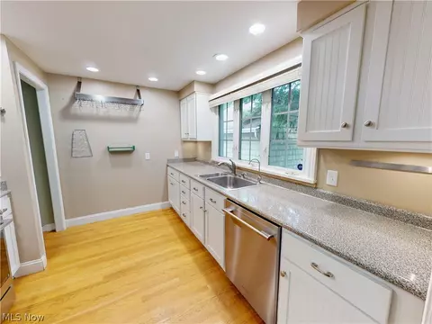 Kitchen - 34 E 211th St, Euclid, OH 44123 photo 2 of 2