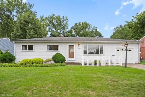 2502 Eastlawn St, Lorain, OH 44052