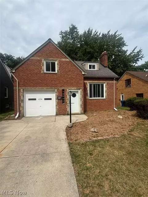 454 Parkside Dr, Bay Village, OH 44140