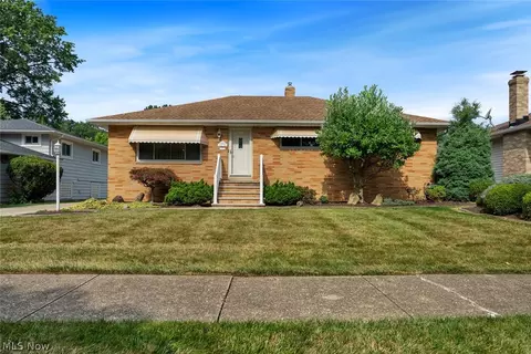 6230 Beverly Dr, Parma Heights, OH 44130
