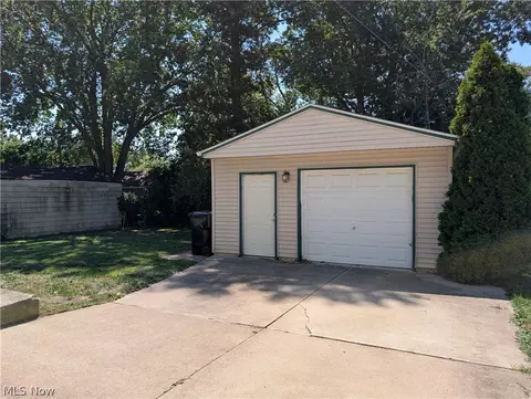 Exterior - 322 Pasadena Ave, Elyria, OH 44035 photo 2 of 3