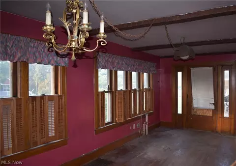 Living - 368 Sexton St, Struthers, OH 44471 photo 5 of 6
