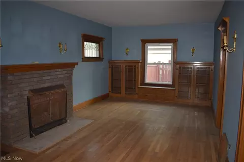 Living - 368 Sexton St, Struthers, OH 44471 photo 3 of 6