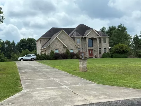 5168 Roxanne Ln, Brunswick, OH 44212
