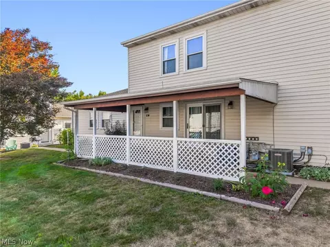 2547 Royal County Down #C, Uniontown, OH 44685