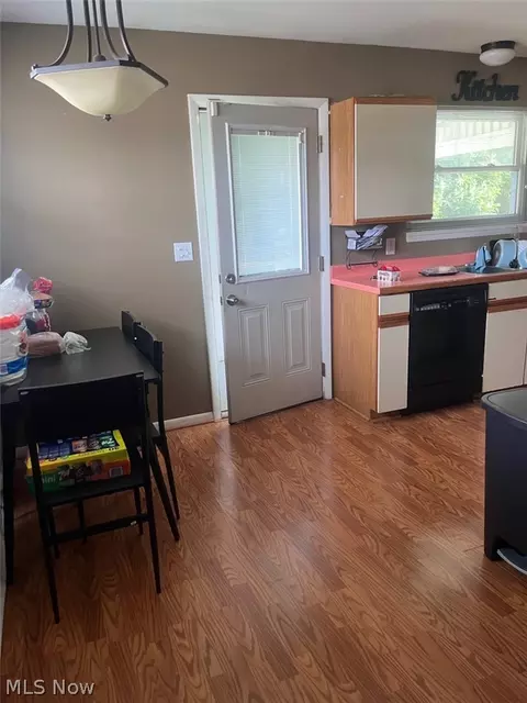 Kitchen - 1000 Beacon St, Springfield, OH 45505 photo 3 of 3