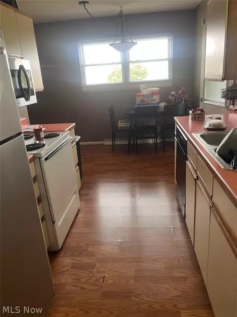Kitchen - 1000 Beacon St, Springfield, OH 45505 photo 1 of 3