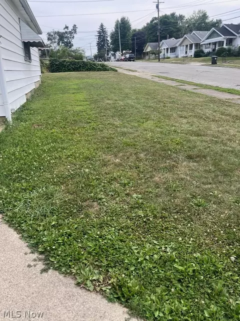 Exterior - 1000 Beacon St, Springfield, OH 45505 photo 3 of 5