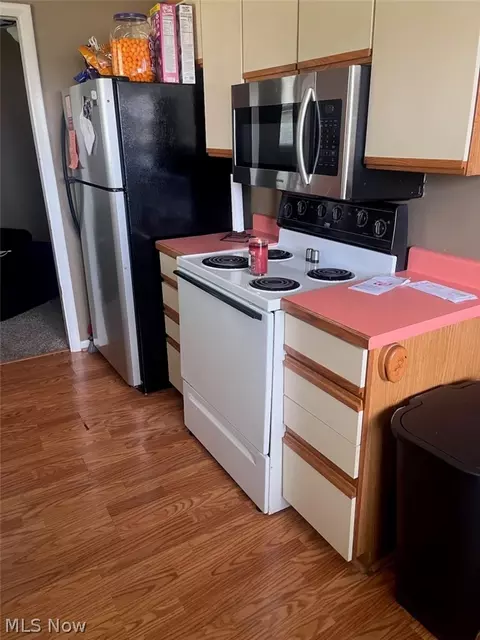 Kitchen - 1000 Beacon St, Springfield, OH 45505 photo 2 of 3