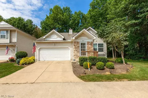 9020 Ashwood Ct, Olmsted Falls, OH 44138