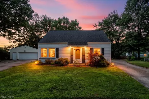 2139 Suncrest Cir, Cuyahoga Falls, OH 44221