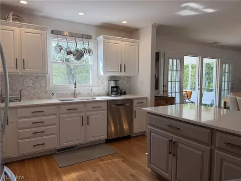 Kitchen - 907 Glenview Dr, Huron, OH 44839 photo 1 of 3
