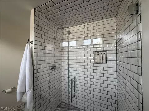 Bath - 907 Glenview Dr, Huron, OH 44839 photo 3 of 4