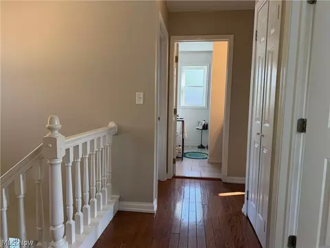 Entry Way - 907 Glenview Dr, Huron, OH 44839 photo 6 of 6