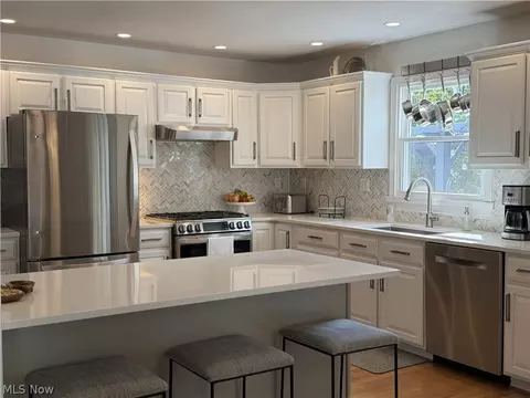 Kitchen - 907 Glenview Dr, Huron, OH 44839 photo 2 of 3