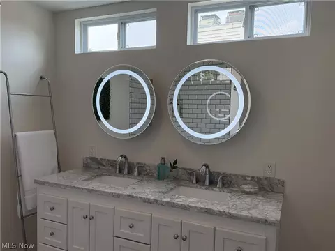Bath - 907 Glenview Dr, Huron, OH 44839 photo 2 of 4