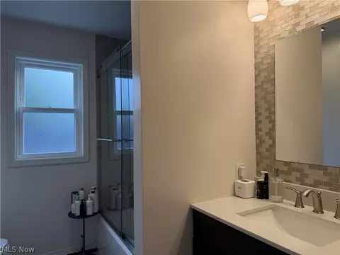 Bath - 907 Glenview Dr, Huron, OH 44839 photo 4 of 4